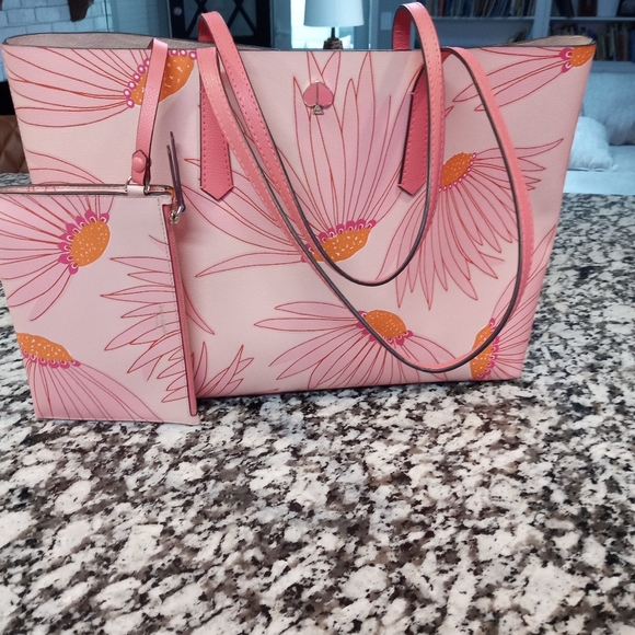 kate spade Handbags - Kate Spade tote bag